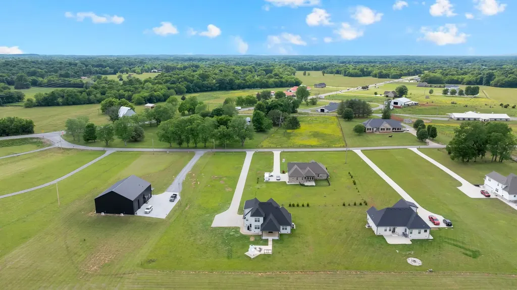 832 Longview Road Shelbyville TN 37160