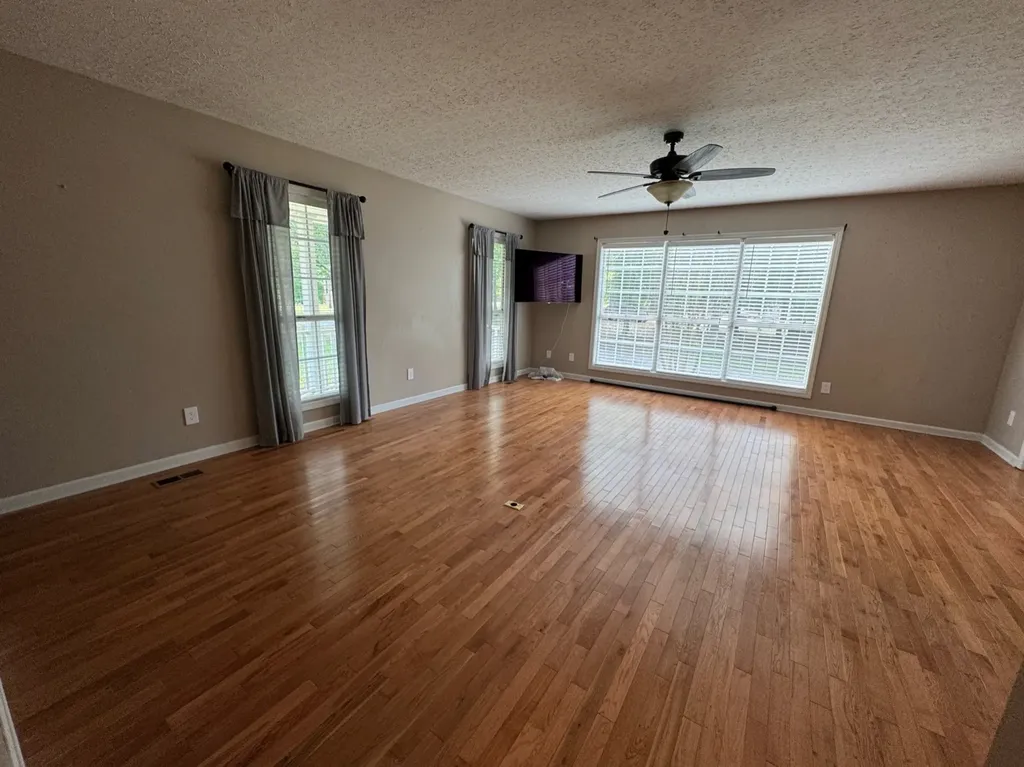 3594 Oak Grove Road Red Boiling Springs TN 37150