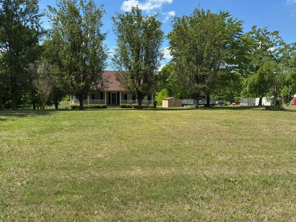 3594 Oak Grove Road Red Boiling Springs TN 37150