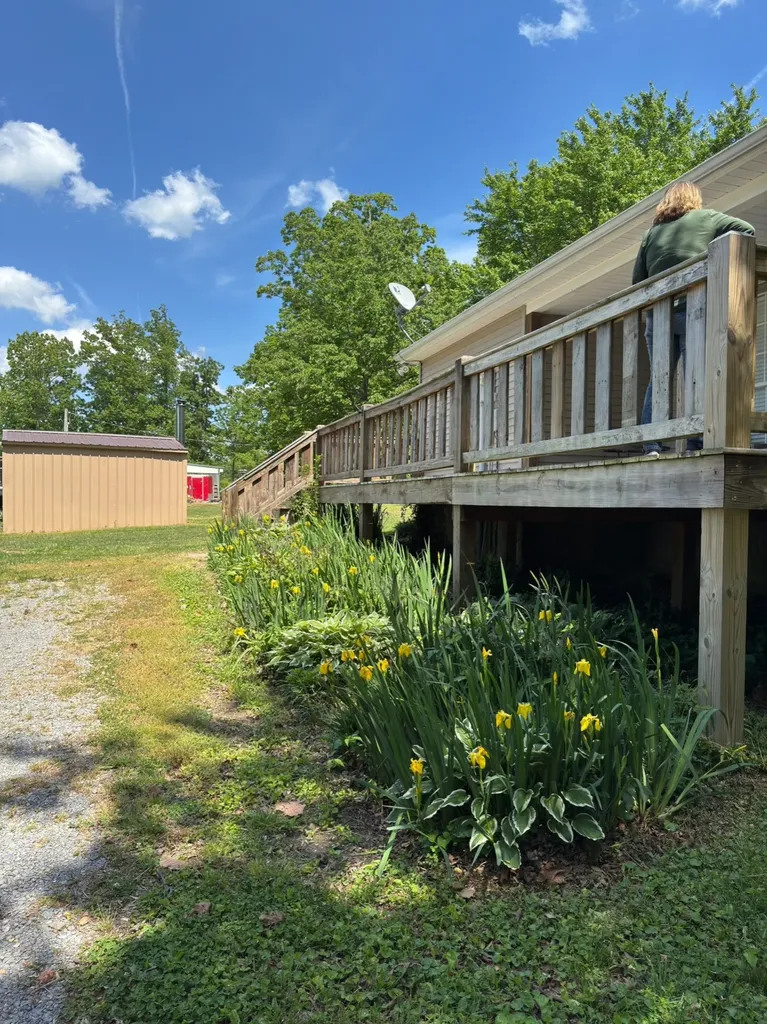 3594 Oak Grove Road Red Boiling Springs TN 37150