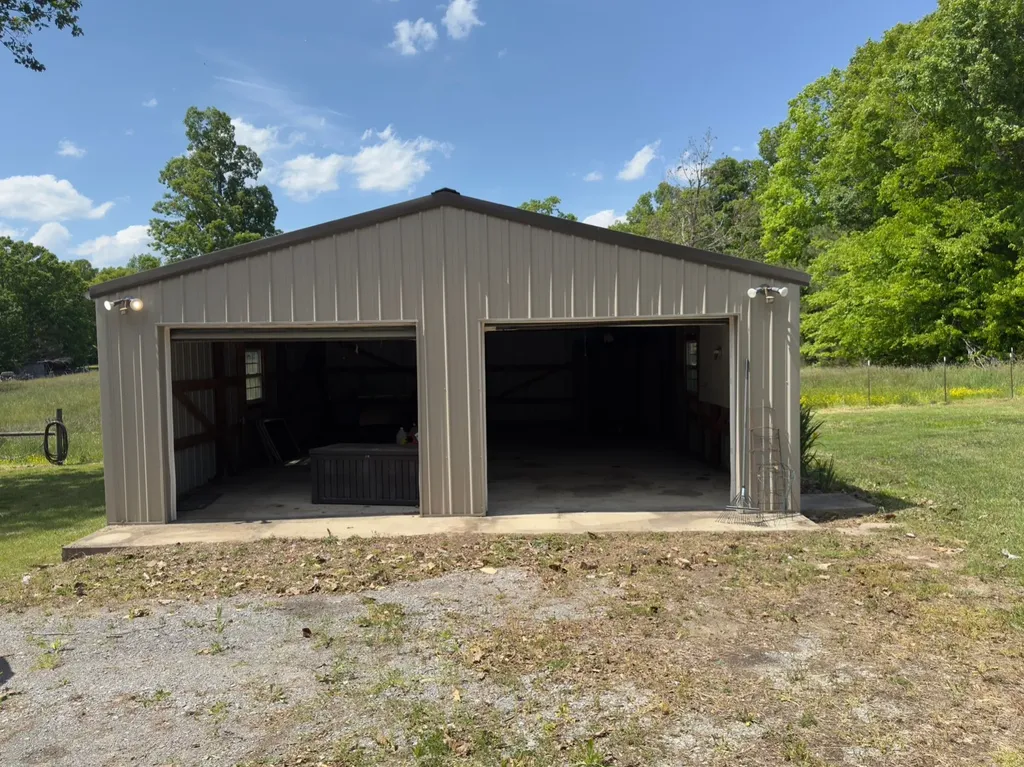 3594 Oak Grove Road Red Boiling Springs TN 37150