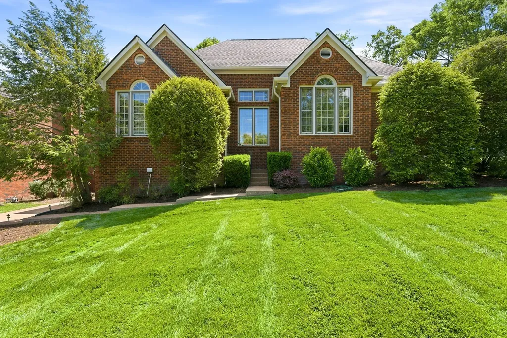 8013 Montcastle Drive Nashville TN 37221
