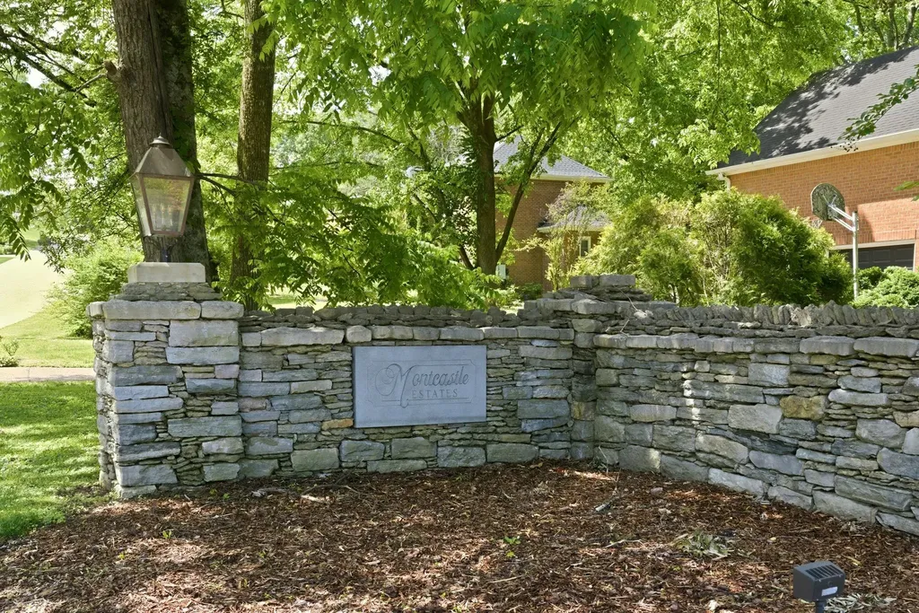 8013 Montcastle Drive Nashville TN 37221