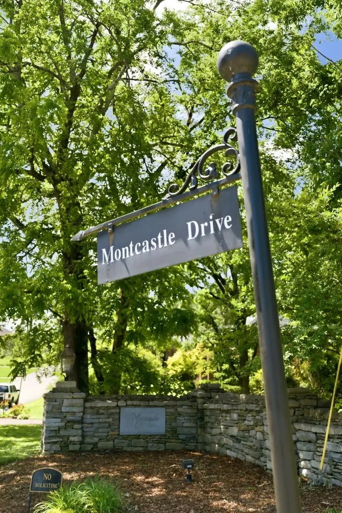 8013 Montcastle Drive Nashville TN 37221