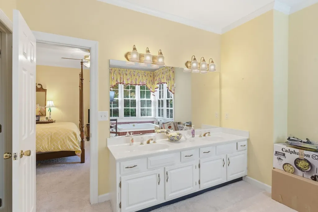 8013 Montcastle Drive Nashville TN 37221