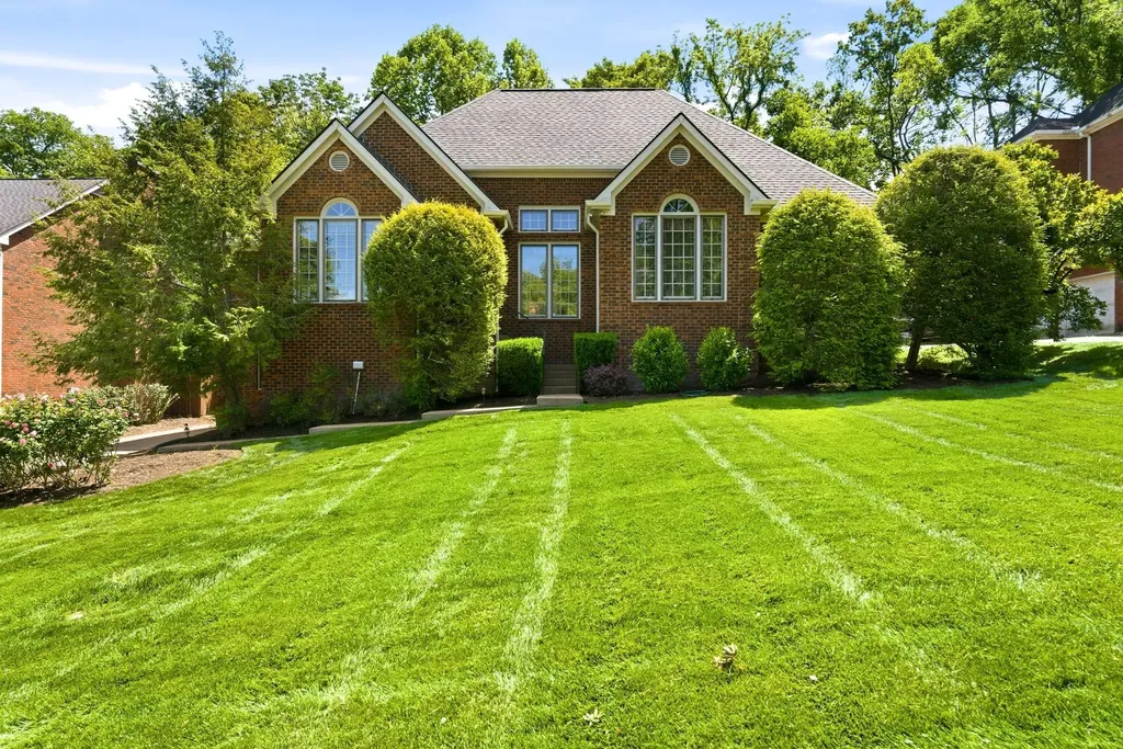 8013 Montcastle Drive Nashville TN 37221