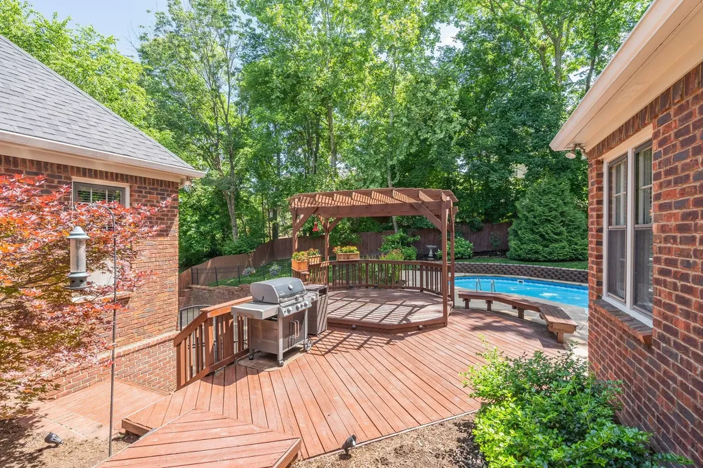 8013 Montcastle Drive Nashville TN 37221