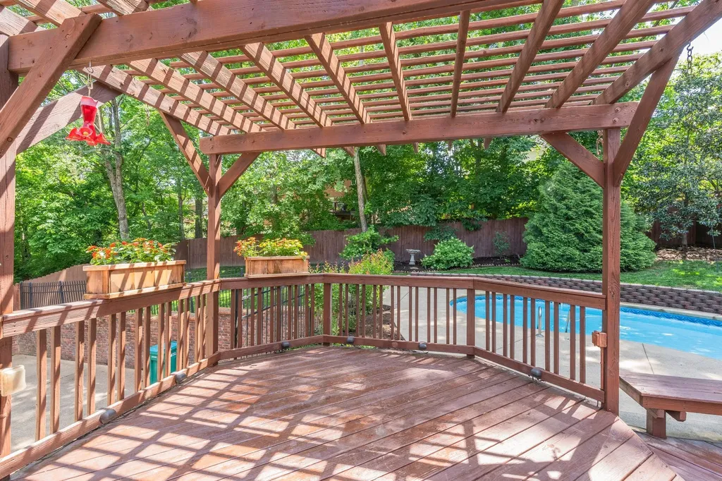 8013 Montcastle Drive Nashville TN 37221