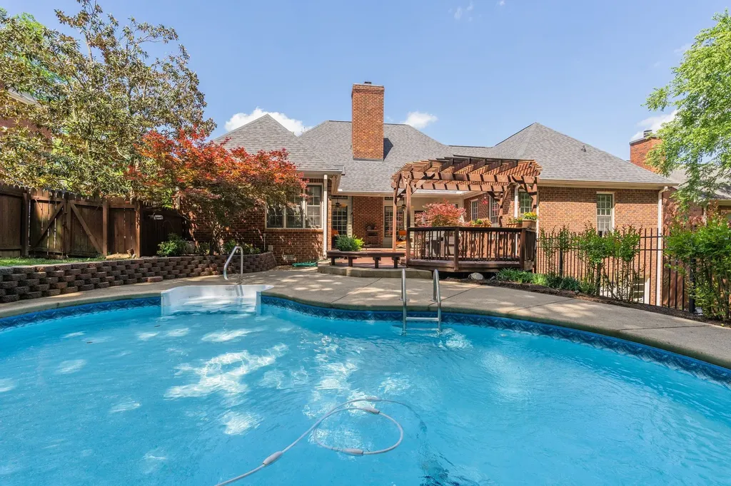 8013 Montcastle Drive Nashville TN 37221