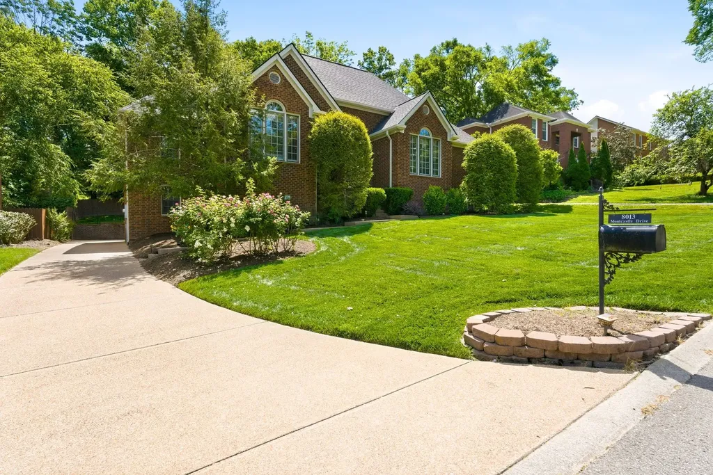 8013 Montcastle Drive Nashville TN 37221