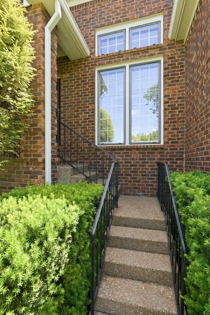 8013 Montcastle Drive Nashville TN 37221