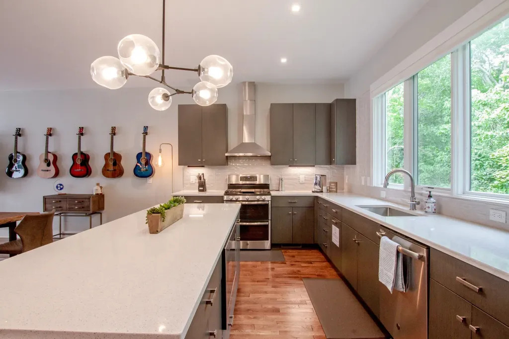 2106 9th Ave, N Nashville TN 37208