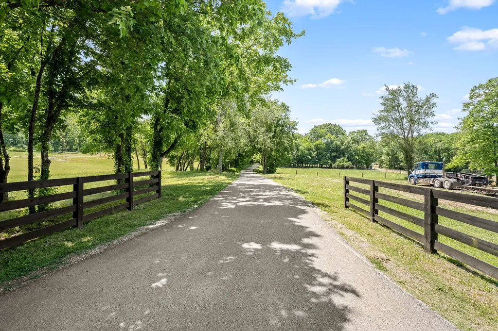 4303 Moore Lane Culleoka TN 38451