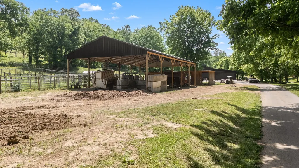 4303 Moore Lane Culleoka TN 38451