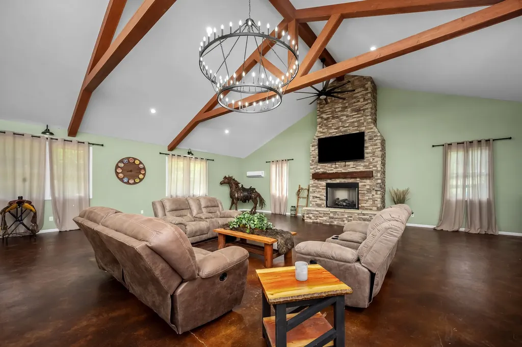 4303 Moore Lane Culleoka TN 38451