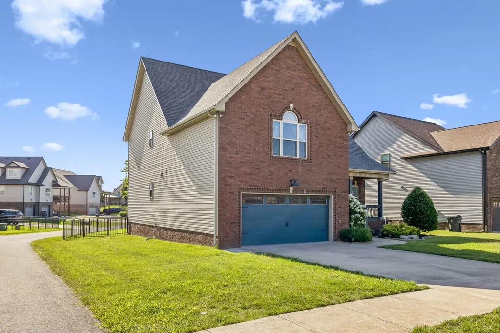 1129 N Ja Tate Drive Clarksville TN 37043