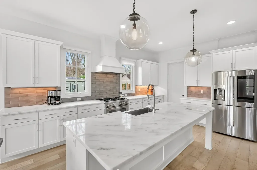 901B Gale Lane Nashville TN 37204