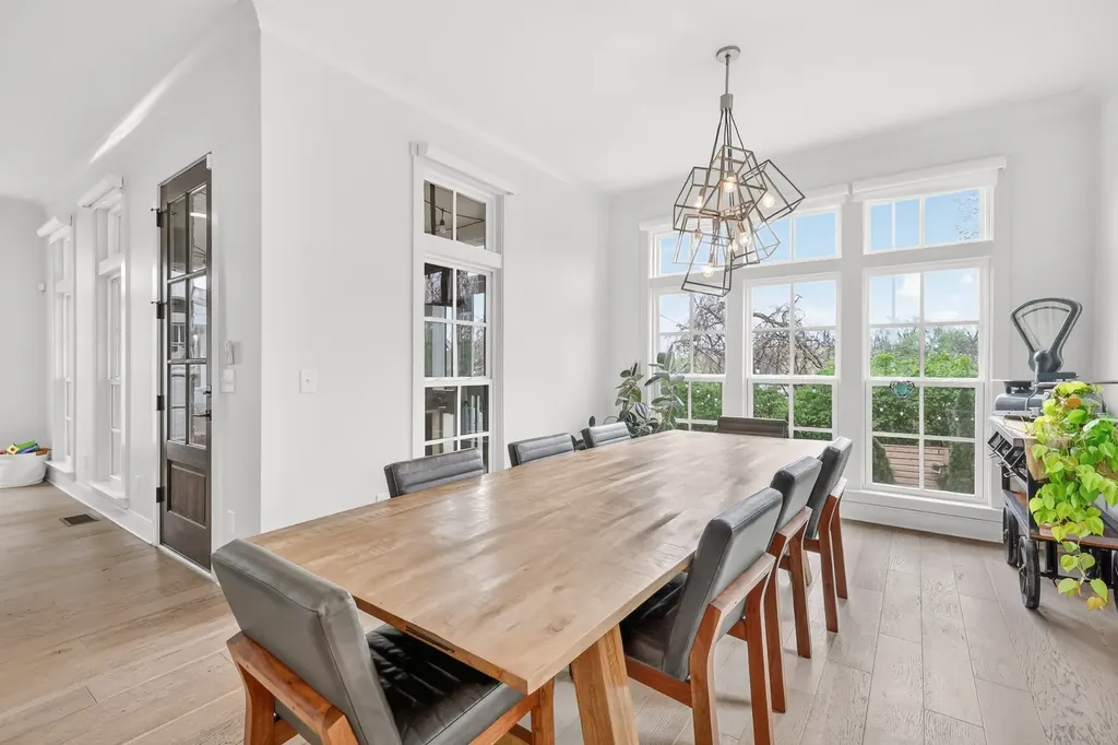 901B Gale Lane Nashville TN 37204