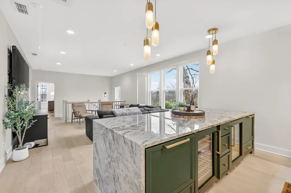 901B Gale Lane Nashville TN 37204