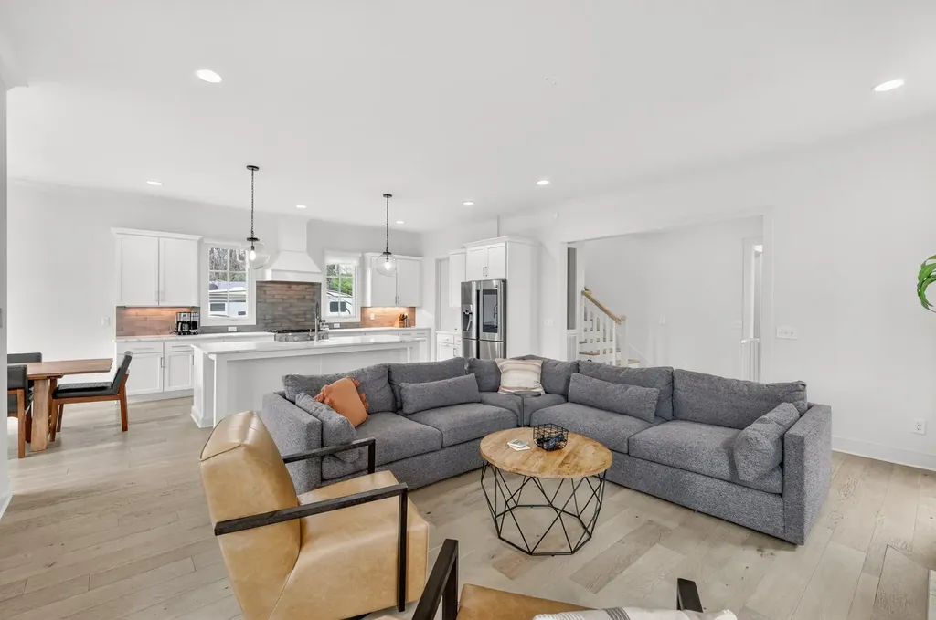 901B Gale Lane Nashville TN 37204