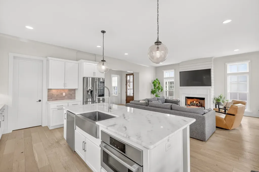 901B Gale Lane Nashville TN 37204