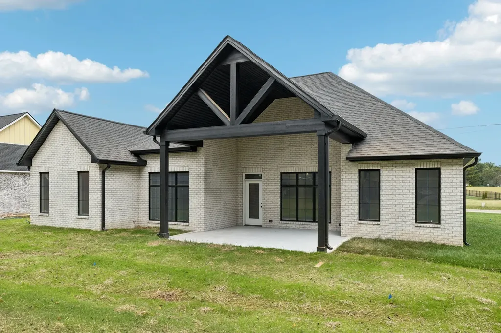 375 Chestnut Oak Avenue Smithville TN 37166