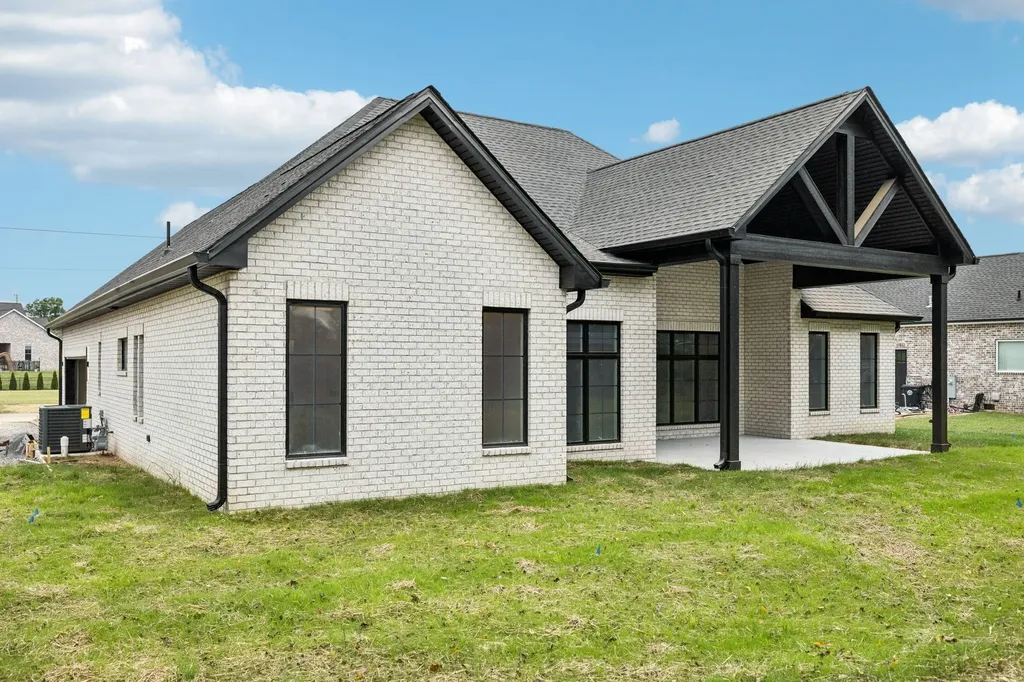 375 Chestnut Oak Avenue Smithville TN 37166