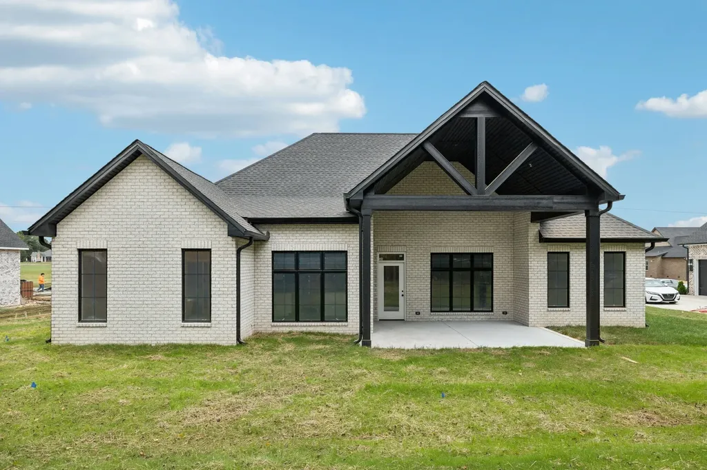 375 Chestnut Oak Avenue Smithville TN 37166
