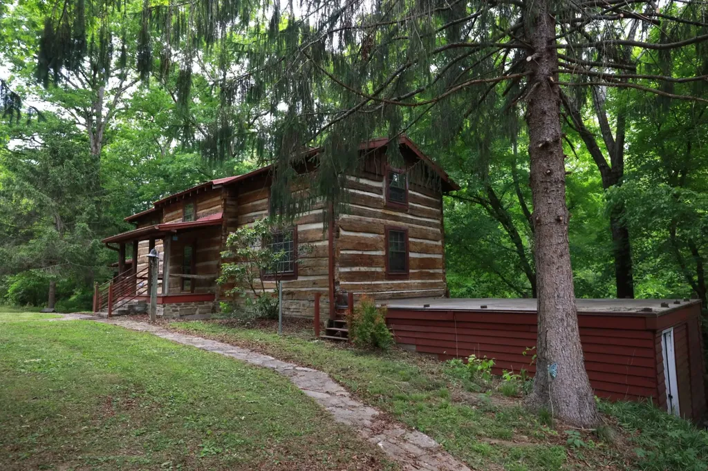 2634 Distillery Road, SW Greenbrier TN 37073