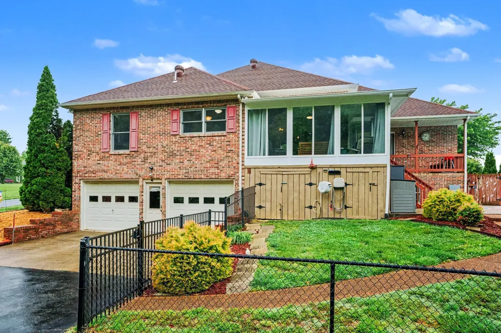 778 Fox Run Lane Lafayette TN 37083