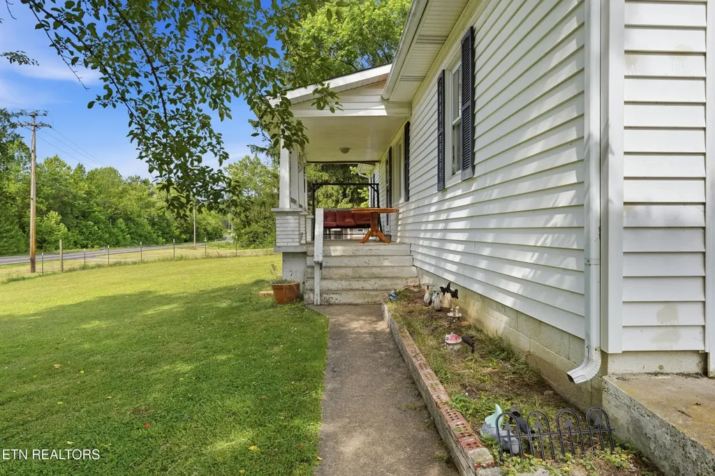 824 Oliver Springs Highway Clinton TN 37716