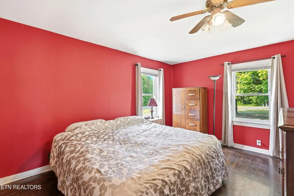 824 Oliver Springs Highway Clinton TN 37716