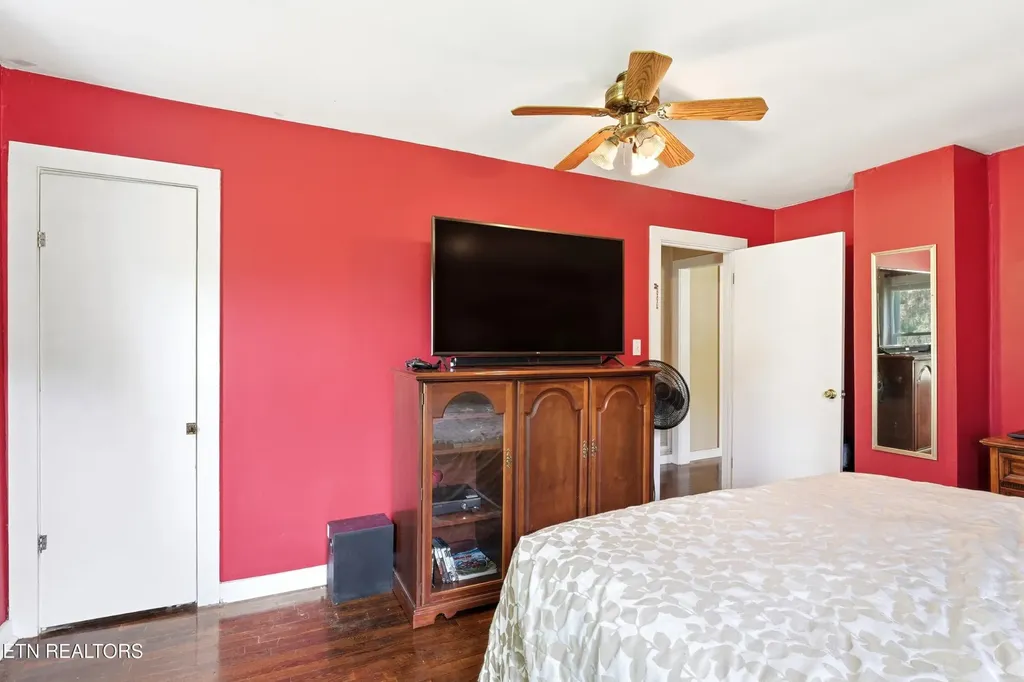 824 Oliver Springs Highway Clinton TN 37716