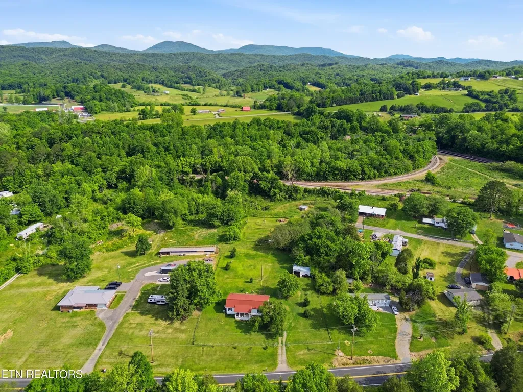 824 Oliver Springs Highway Clinton TN 37716