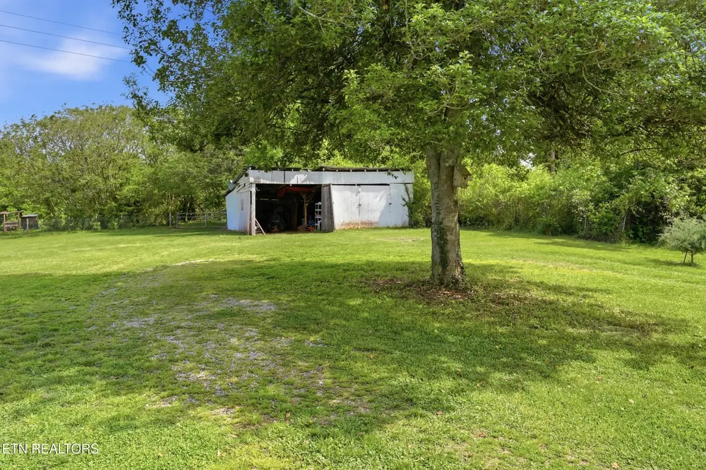 824 Oliver Springs Highway Clinton TN 37716