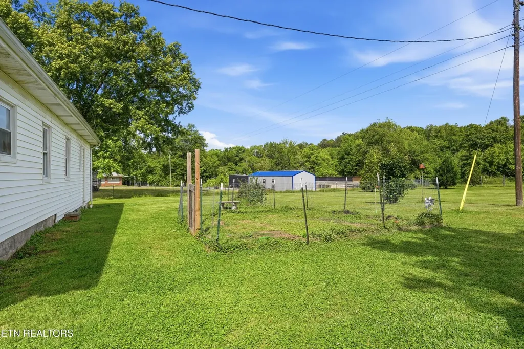 824 Oliver Springs Highway Clinton TN 37716