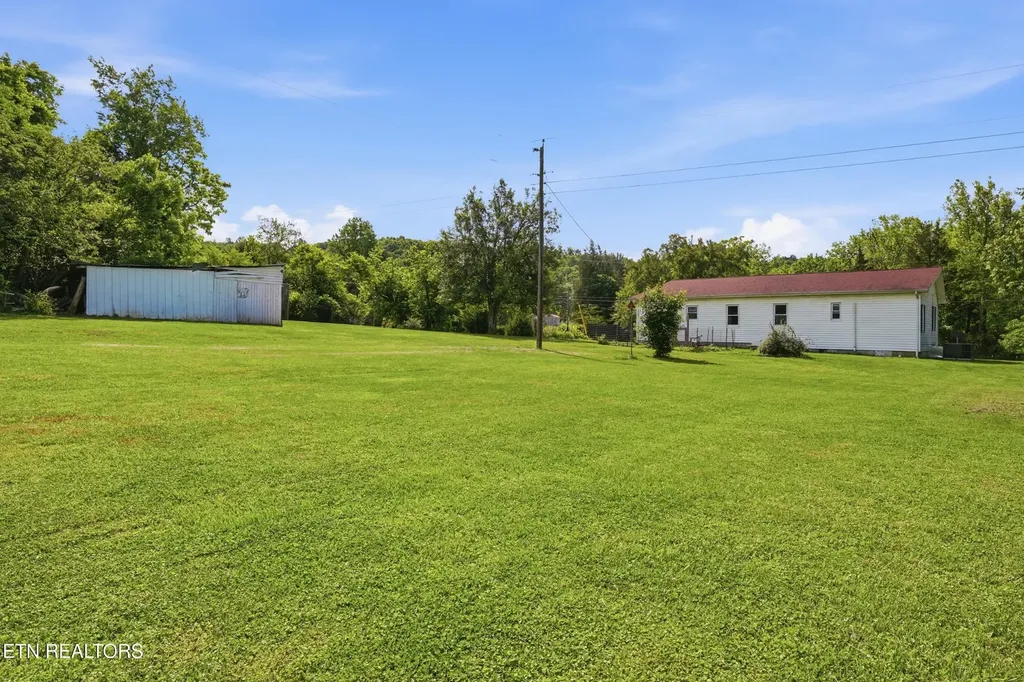 824 Oliver Springs Highway Clinton TN 37716