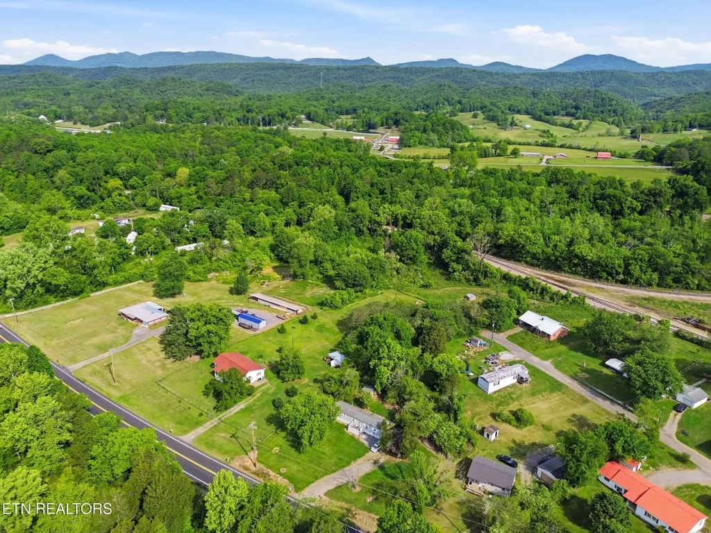 824 Oliver Springs Highway Clinton TN 37716