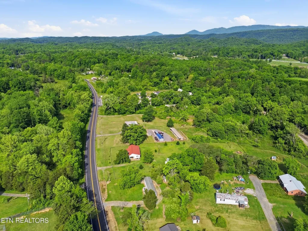 824 Oliver Springs Highway Clinton TN 37716