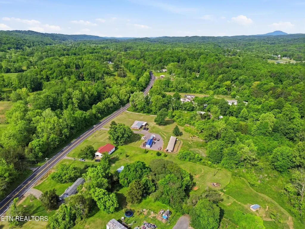824 Oliver Springs Highway Clinton TN 37716