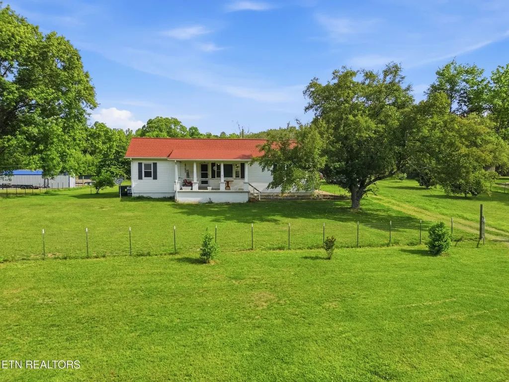 824 Oliver Springs Highway Clinton TN 37716