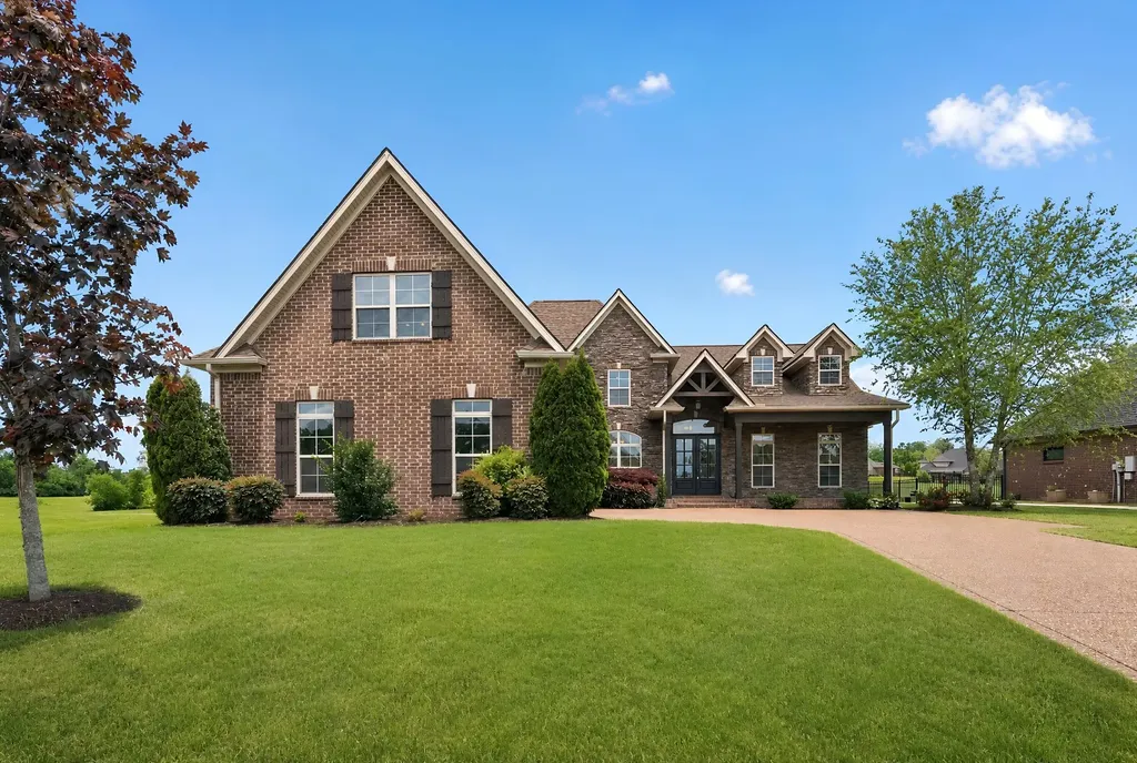 2162 Gorden Crossing Gallatin TN 37066
