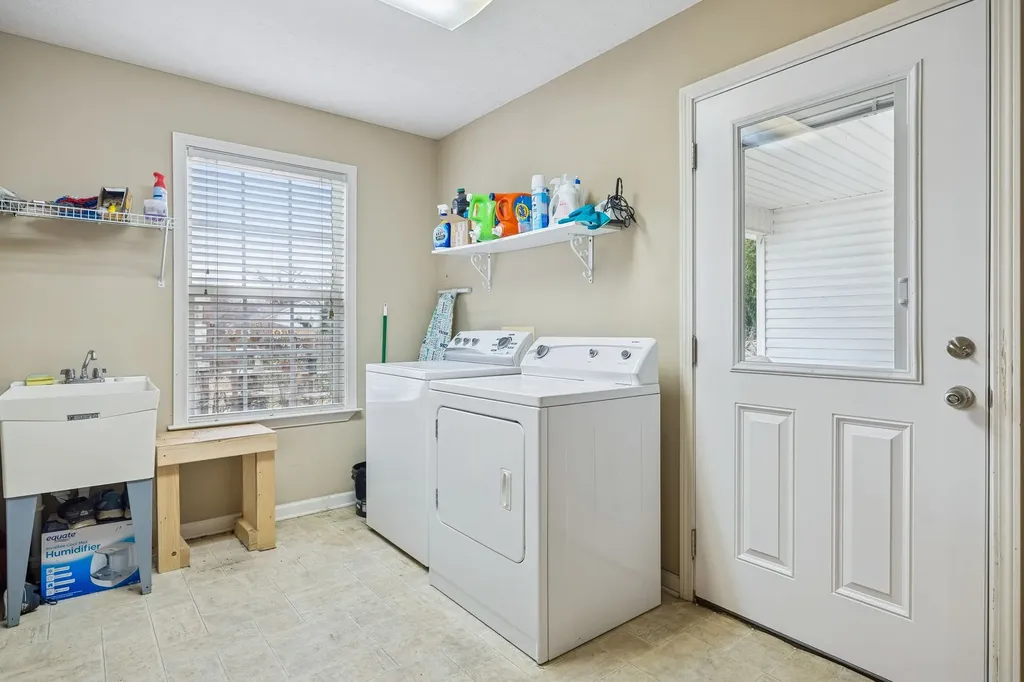 301 W King Street Morrison TN 37357