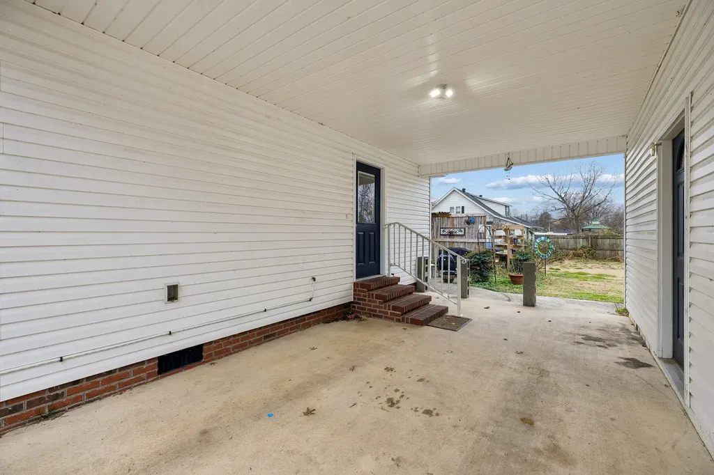 301 W King Street Morrison TN 37357