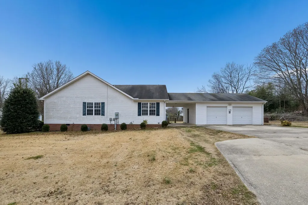 301 W King Street Morrison TN 37357