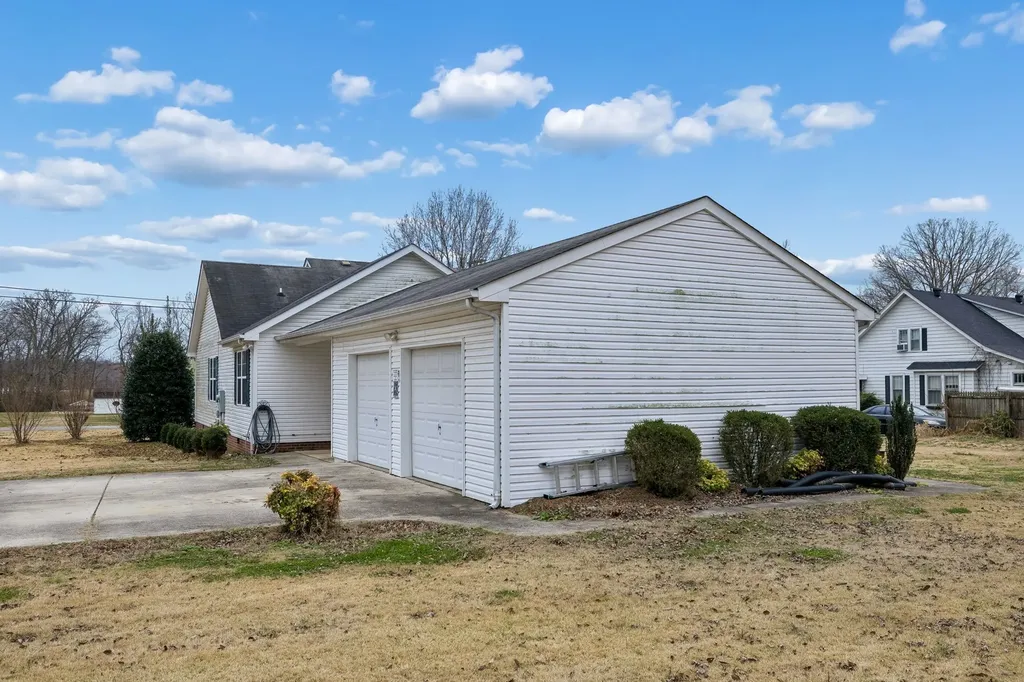 301 W King Street Morrison TN 37357