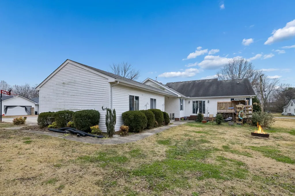 301 W King Street Morrison TN 37357
