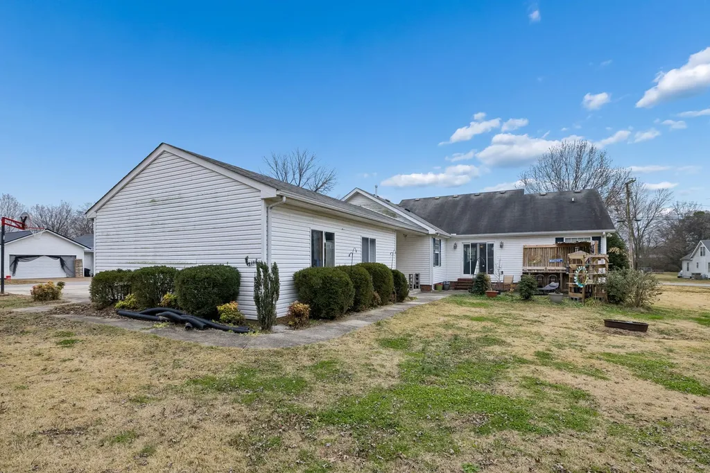 301 W King Street Morrison TN 37357