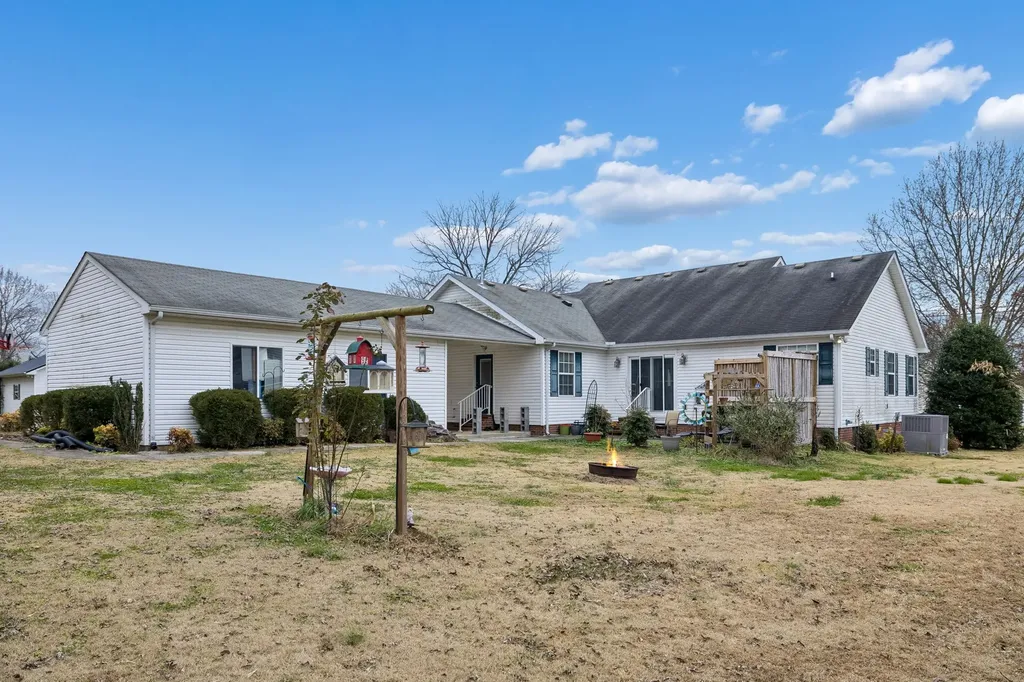 301 W King Street Morrison TN 37357