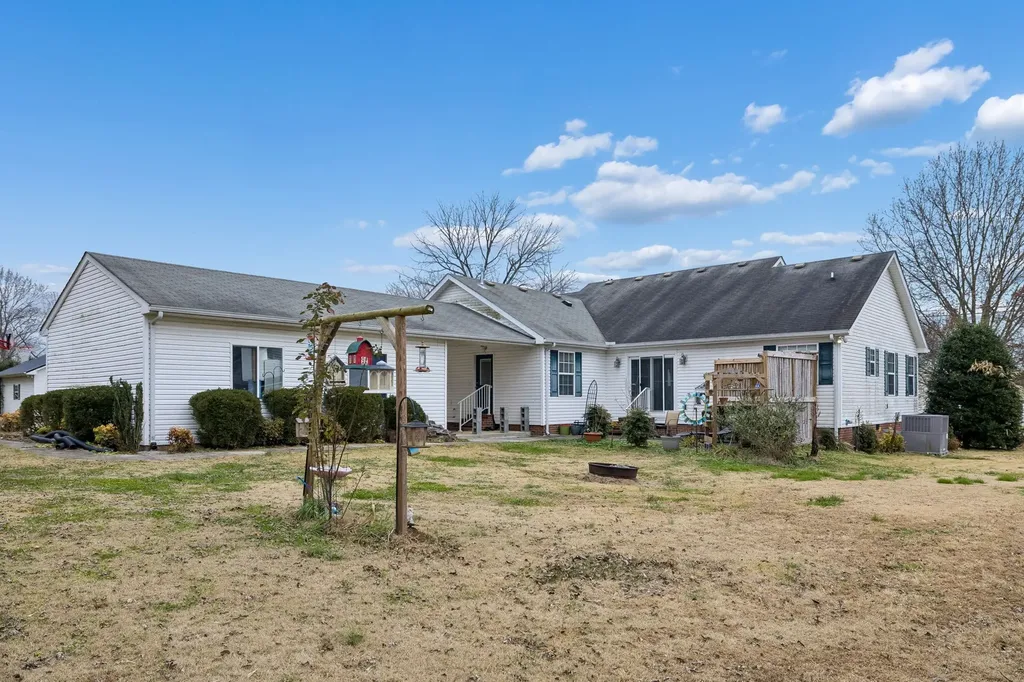 301 W King Street Morrison TN 37357